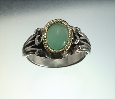 Zilver, gouden ring, groene chrysopraas.